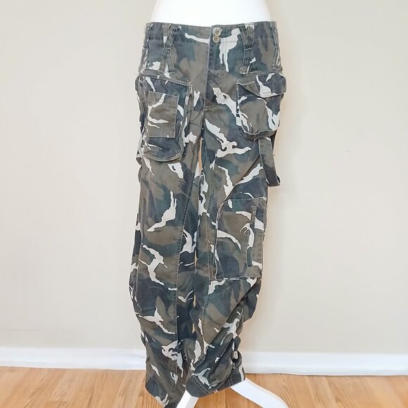 Sister's Point Camouflage Army Cargo Pants Size Medium - Picture 1 of 9
